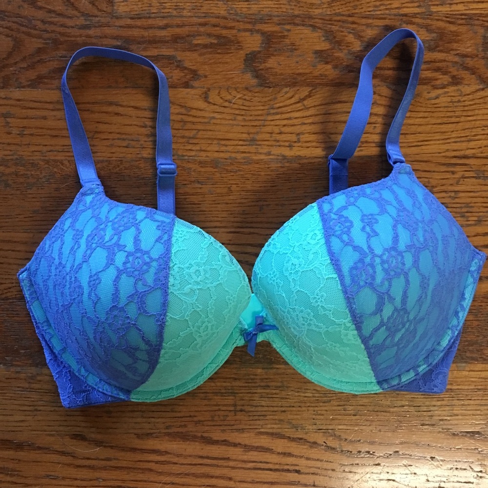 EUC Victoria’s Secret Push Up Bra 36DD